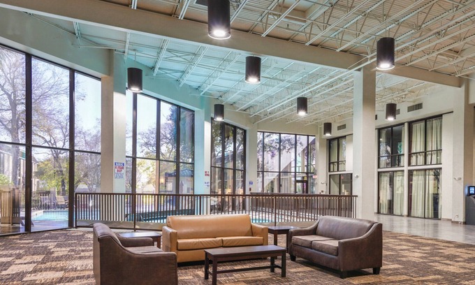 Greater Greenspoint Hotel | Red Roof Inn PLUS+ & Suites Houston - IAH Airport SW
