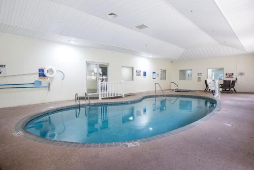 Fleming Hotel | Red Roof Inn PLUS+ & Suites Savannah – I-95