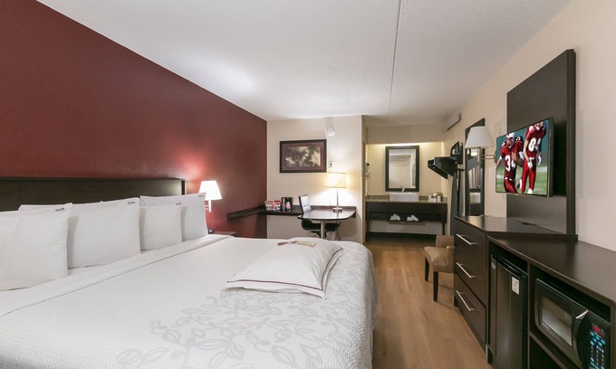 Newark Hotel | Red Roof Inn PLUS+ Wilmington - Newark