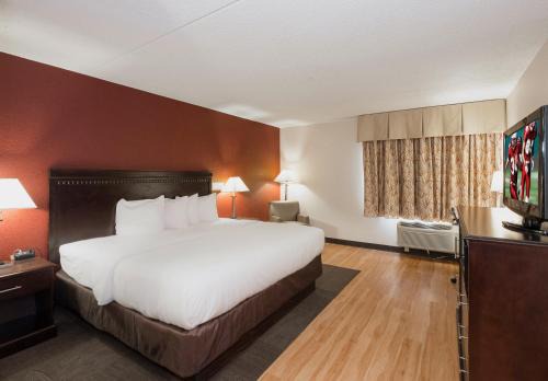 Westampton Hotel | Red Roof Inn & Suites Mt Holly - McGuire AFB