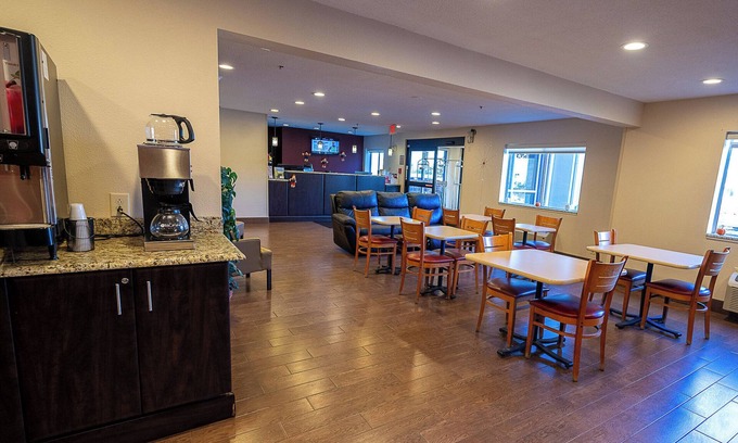 Danville Hotel | Red Roof Inn & Suites Danville, IL