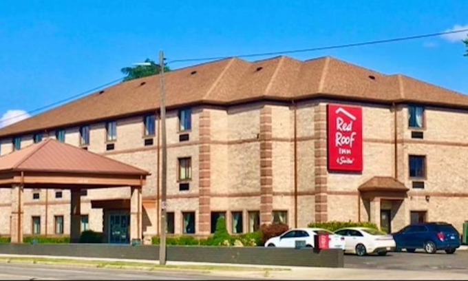 Melvindale Hotel | Red Roof Inn & Suites Detroit - Melvindale/Dearborn
