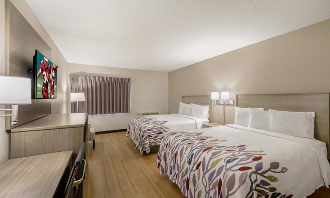 Middletown Hotel | Red Roof Inn & Suites Newport - Middletown, RI
