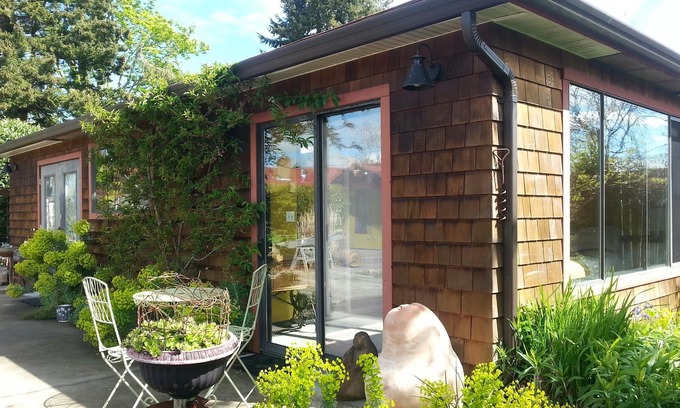 Courtenay Cabin | Red Roofs of Royston, Allergen friendly seaside Cottage with eclectic decor.