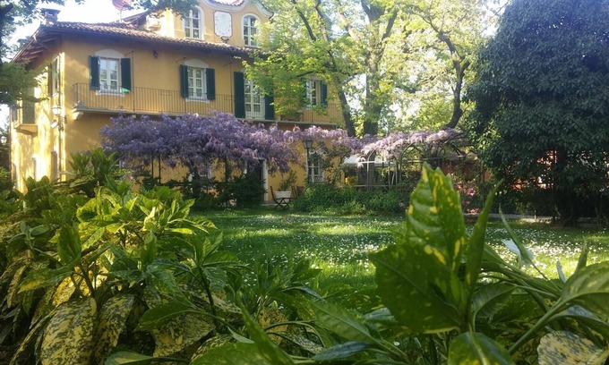 Piossasco Bed & Breakfast | Red Room at Villa Mirano Bed and BreakFast Piossasco - Turin - Piedmont