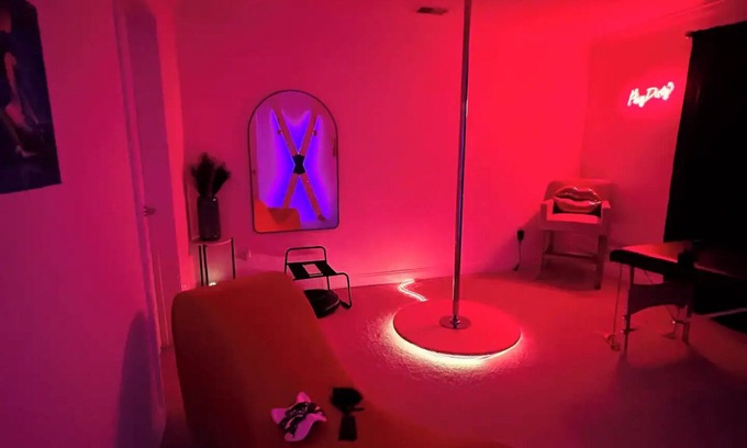 Charlotte House | Red room in Charlotte, themed house for adults