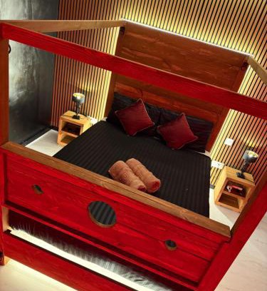 Ogden Apartment | Red Room Jacuzzi Suites