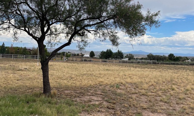 Paulden House | Red Rustic Ranch in Lovely Paulden!