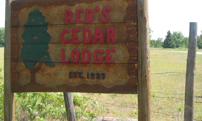 Rapid River House | Red's Cedar Lodge, Quiet, Relaxing and Private,