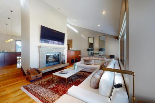 Edwards House | Red Sky Luxury Retreat