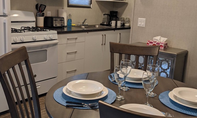 Gravenhurst Resort | Red sparrow Resort Cottage Free WiFi, Free Parking and Free Pet Stay