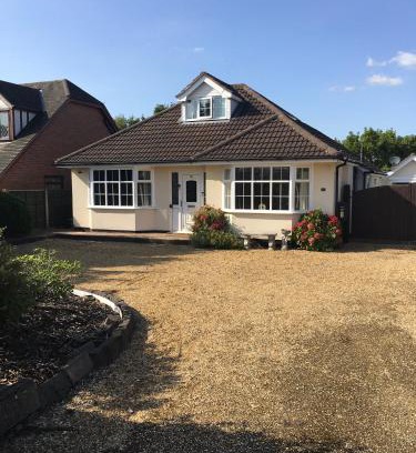 Allostock Apartment | Redcot holiday bungalow