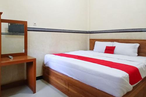 Pasuruan Hotel | RedDoorz at Dien Homestay Syariah Alun-alun Pasuruan