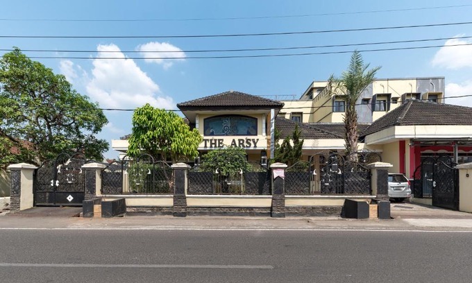 Tasikmalaya Hotel | RedDoorz at Jalan Siliwangi Tasikmalaya