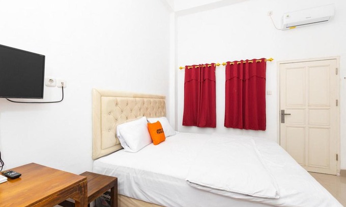 Makassar Hotel | RedDoorz at Losari Area 2 Makassar