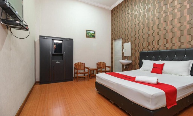 Parapat Hotel | RedDoorz at Sedayu 2 Near Danau Toba Parapat