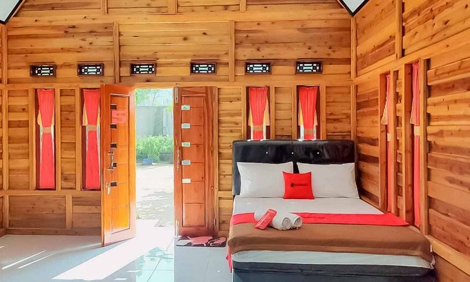 Ciwaru Hotel | RedDoorz @ Geopark Ciletuh Sukabumi