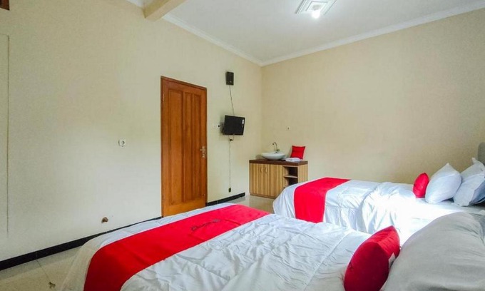 Kisaran Timur Hotel | RedDoorz @ Kisaran Kota