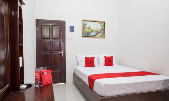 Kalipuro House | RedDoorz near Banyuwangi Baru Station