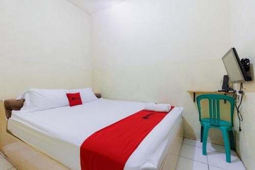 Tanjung Duren Utara Hotel | RedDoorz near Esa Unggul University Jakarta Campus