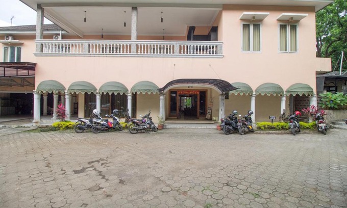 Bogor Tengah House | RedDoorz near Kebun Raya Bogor