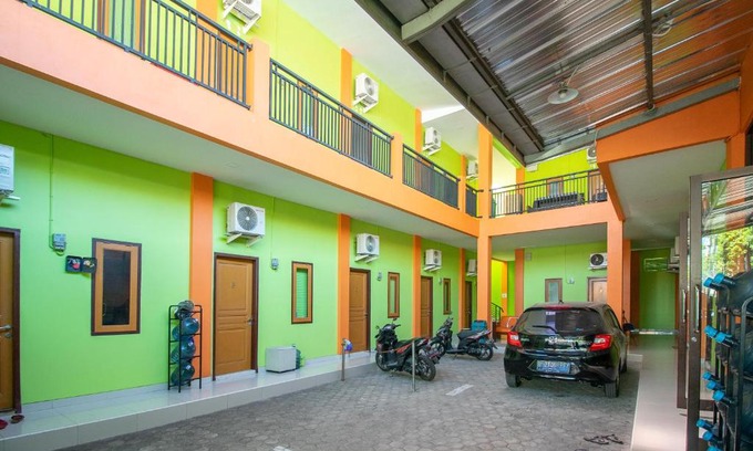 North Cirebon House | RedDoorz near Kejaksan Station Cirebon 2