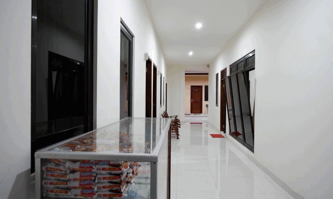 Purwokerto House | RedDoorz near Living Plaza Purwokerto