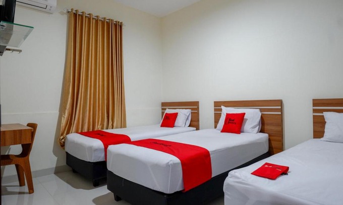 Purwokerto House | RedDoorz near Living Plaza Purwokerto