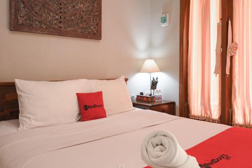 Sidakarya Hotel | RedDoorz near Mertasari Beach 2