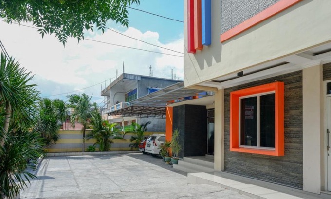 Palu House | RedDoorz near Millenium Waterpark Palu