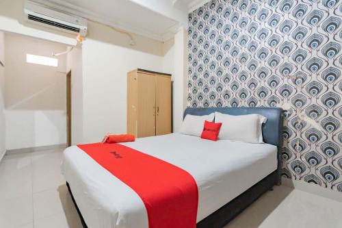 Balikpapan Hotel | RedDoorz near Pasar Klandasan Balikpapan