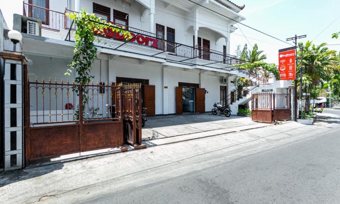 Solo City Centre House | RedDoorz near Puro Mangkunegaran