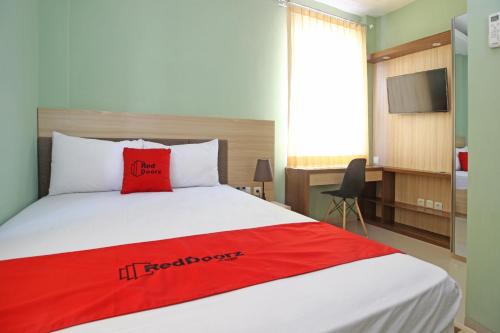Solo City Centre House | RedDoorz near Solo Balapan Station