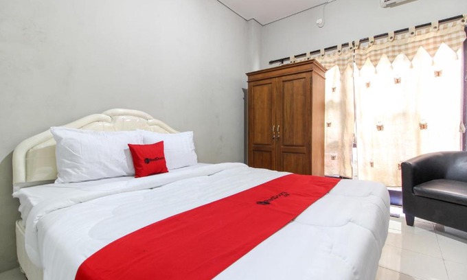 Solo City Centre House | RedDoorz near Solo Balapan Station 2