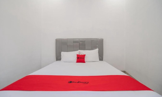 Rajabasa Hotel | RedDoorz near Tugu Coklat Pesawaran Lampung