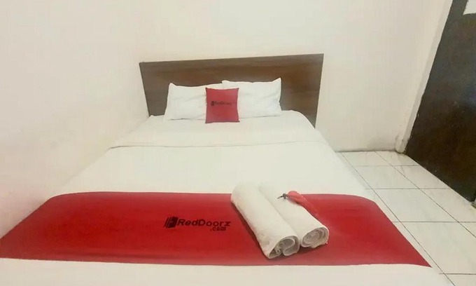 Malang Hotel | RedDoorz near Universitas PGRI Kanjuruhan