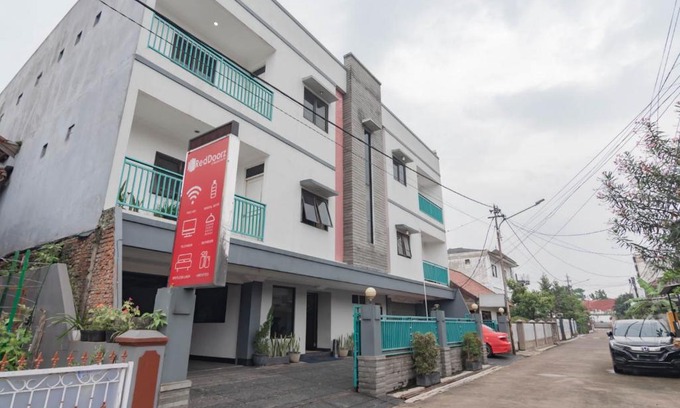 Bandung House | RedDoorz Plus at Buah Batu