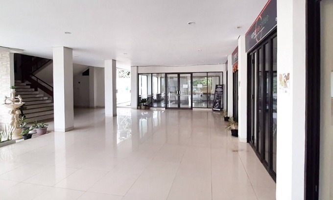 Bitung Hotel | RedDoorz Plus @ Bitung City Center