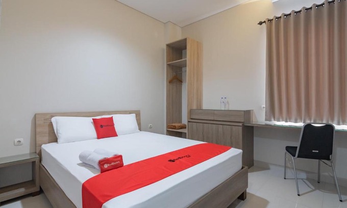 West Cirebon Hotel | RedDoorz Plus @ Cirebon City Center