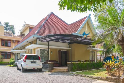 Klojen House | RedDoorz Plus near Brawijaya Museum