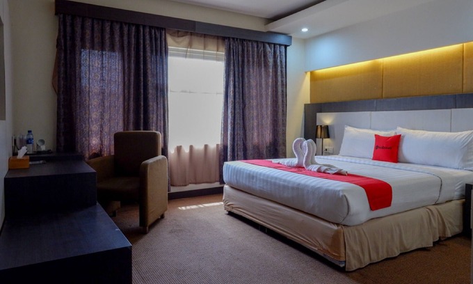Pulupanda Hotel | RedDoorz Plus near Hotel Benua Kendari