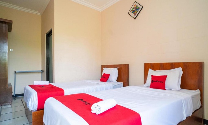 Bojonegoro Hotel | RedDoorz Plus Syariah At Lotus Hotel Bojonegoro