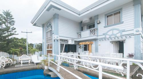 Balanga Bed & Breakfast | RedDoorz Premium at THE GRAND PENINSULA SUITES