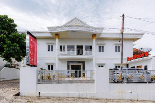 Rajabasa House | RedDoorz Syariah near Transmart Lampung