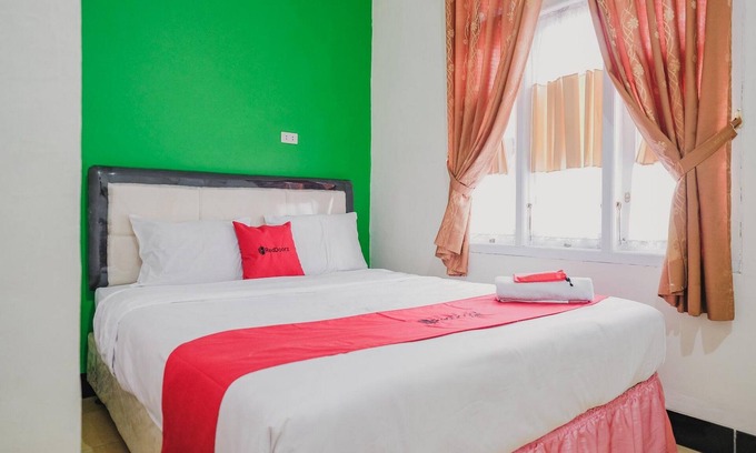 Gunung Sugih Hotel | RedDoorz Syariah near Kebun Raya Liwa