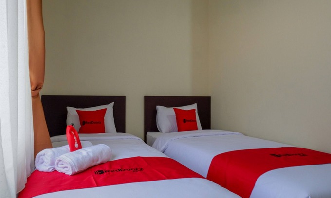 Kebumen Hotel | RedDoorz Syariah near Alun Alun Kebumen