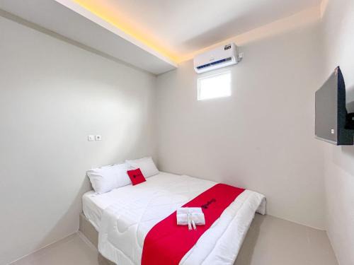 Nganjuk Hotel | RedDoorz Syariah near Alun-Alun Tanjunganom Nganjuk