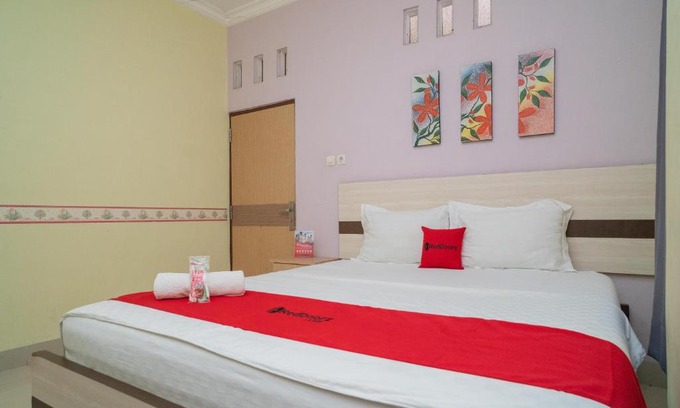 Barabai Hotel | RedDoorz Syariah Near Lapangan Dwiwarna Barabai