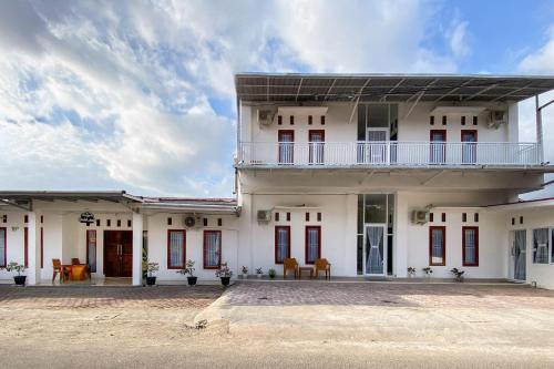 Padang Hotel | RedDoorz Syariah Near RSUP Dr M Djamil Padang