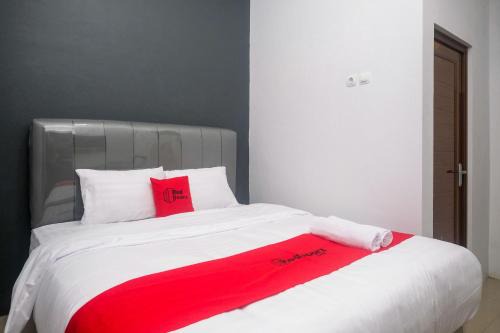Tembalang Hotel | RedDoorz Syariah near UNIMUS Semarang